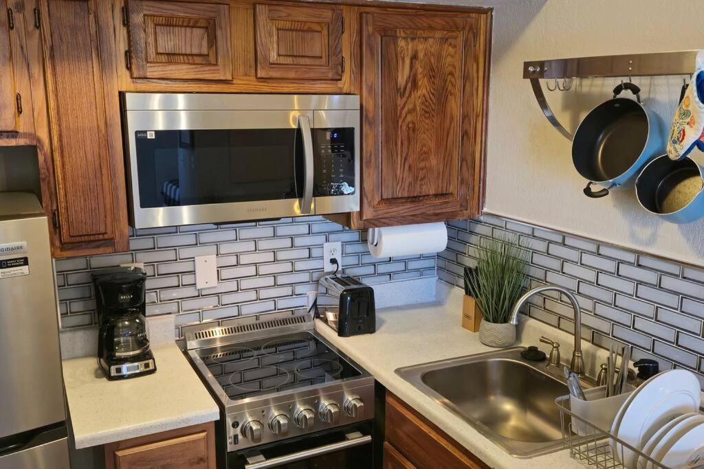 Cozy Updated Cove Of Heaven, 5Mins To Lake Hefner! Oklahoma Stadt Exterior foto